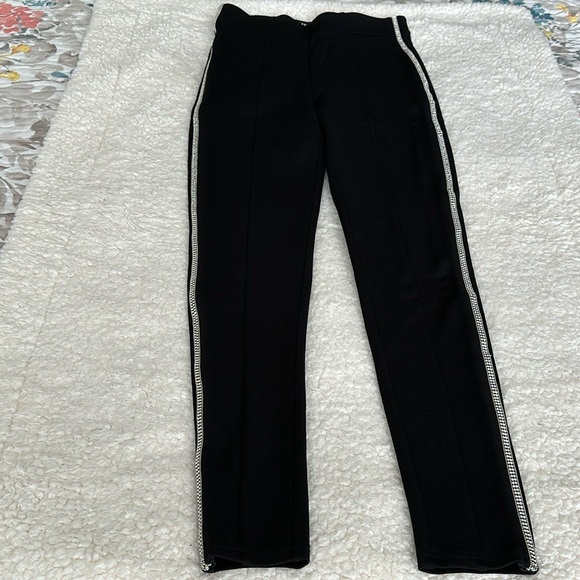 Zara High rise leggings with wide elastic waistband. it is a stretchable. - Picture 1 of 9